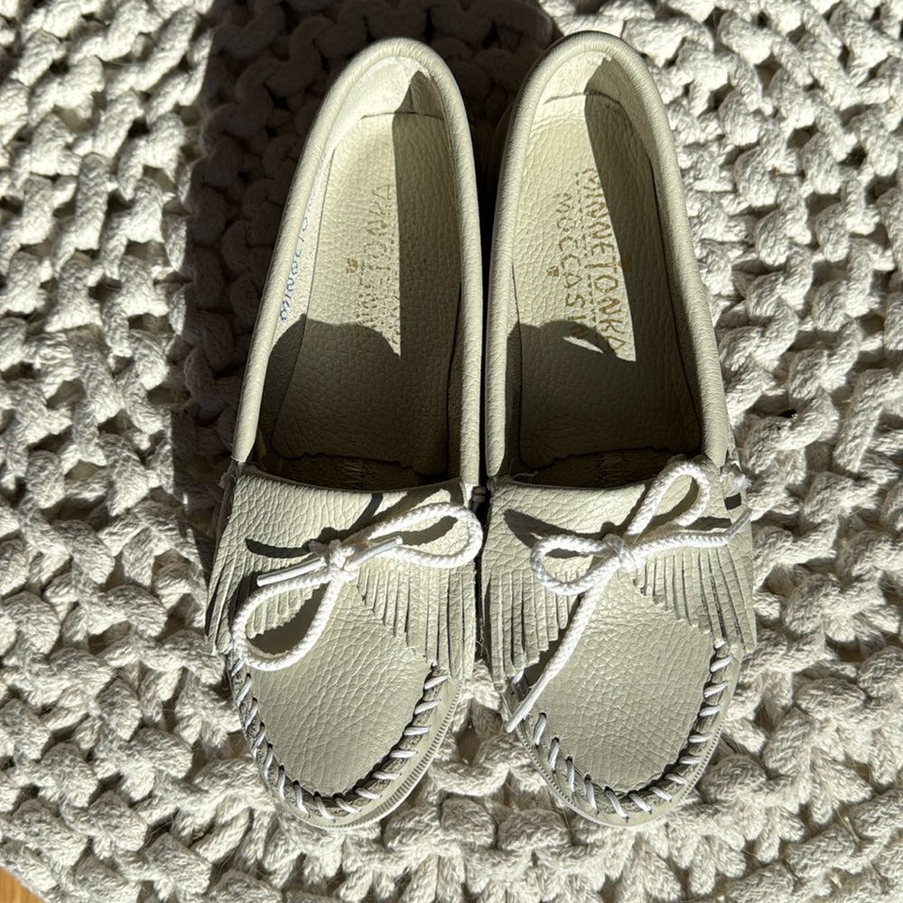 Minnetonka moccasins size 7